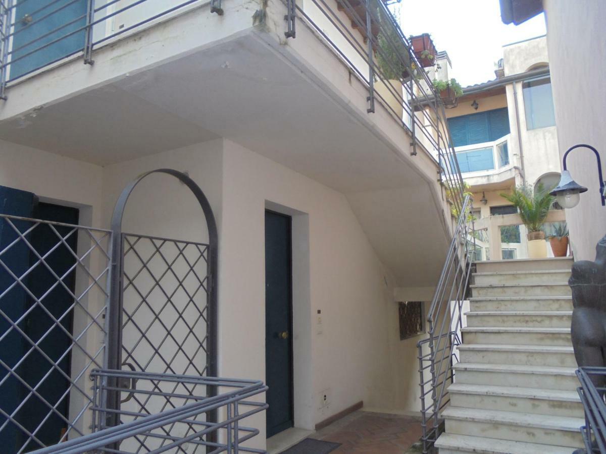 Bilocale Centro Storico Appartement Pesaro Buitenkant foto